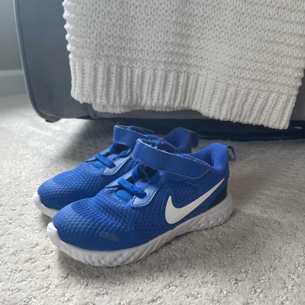 Nike little kids shoe
